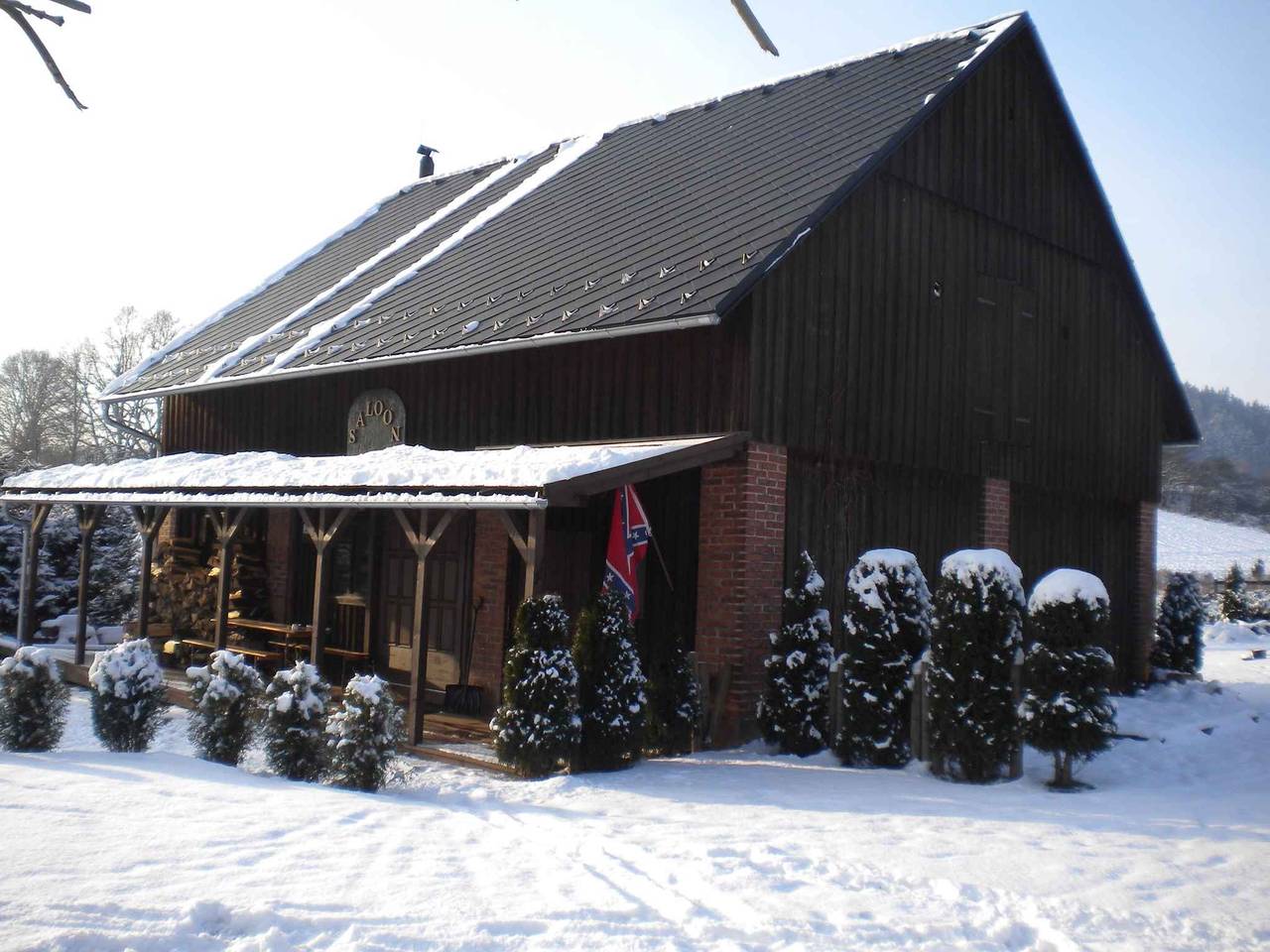 Ferienhaus mit Außenpool und Lokal im Westernstil  in Wildschütz, Region Trautenau