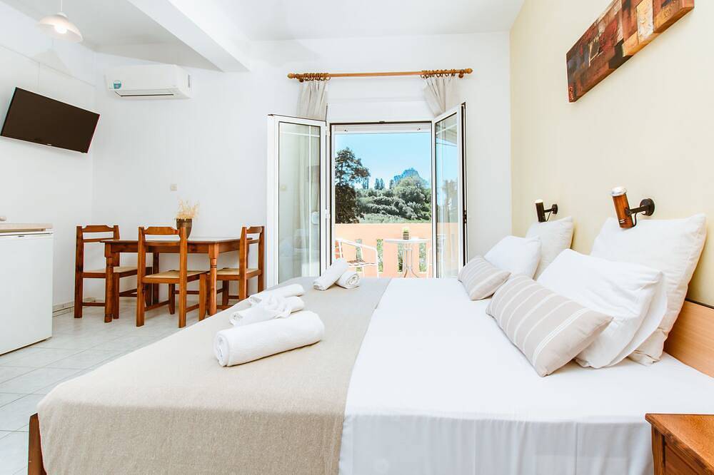Ganze Wohnung, Economy apartment with swimming pool in Kalyves, Chania und Umgebung