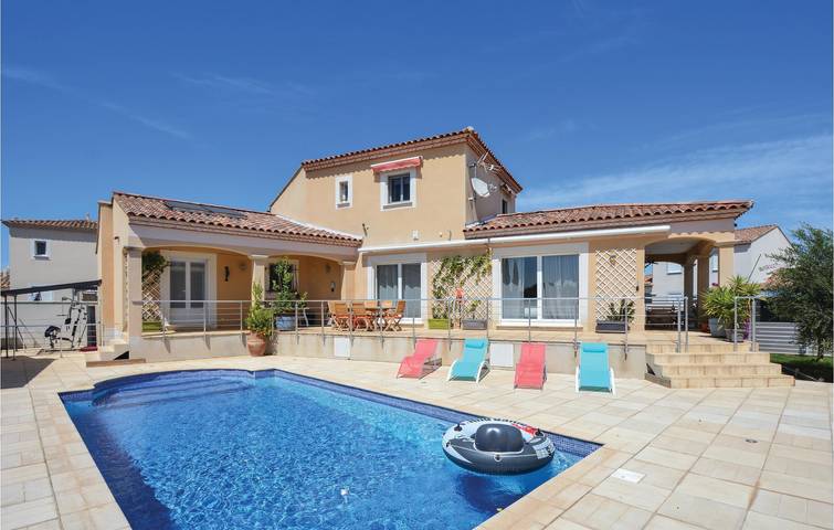 Maison de vacances pour 10 personnes, avec Terrasse ainsi que Jardin et Piscine à Saint-Gilles