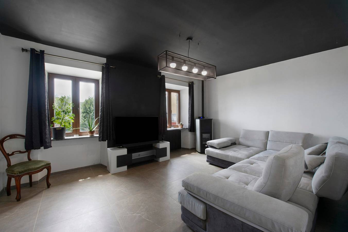 Ganze Wohnung, Wohnung in einer Villa in Valdilana, Walliser Alpen