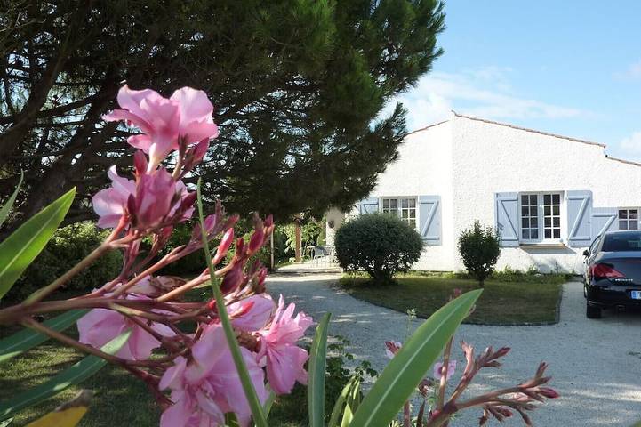 Location de vacances pour 7 personnes, avec Terrasse et Jardin dans Plage des Boulassiers