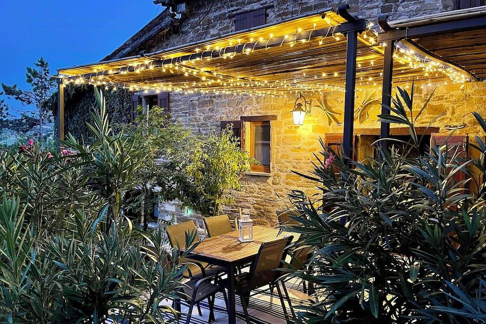 Ganze Wohnung, Ferienwohnung mit Pool und Blick auf Gubbio in Gubbio, Umbrien