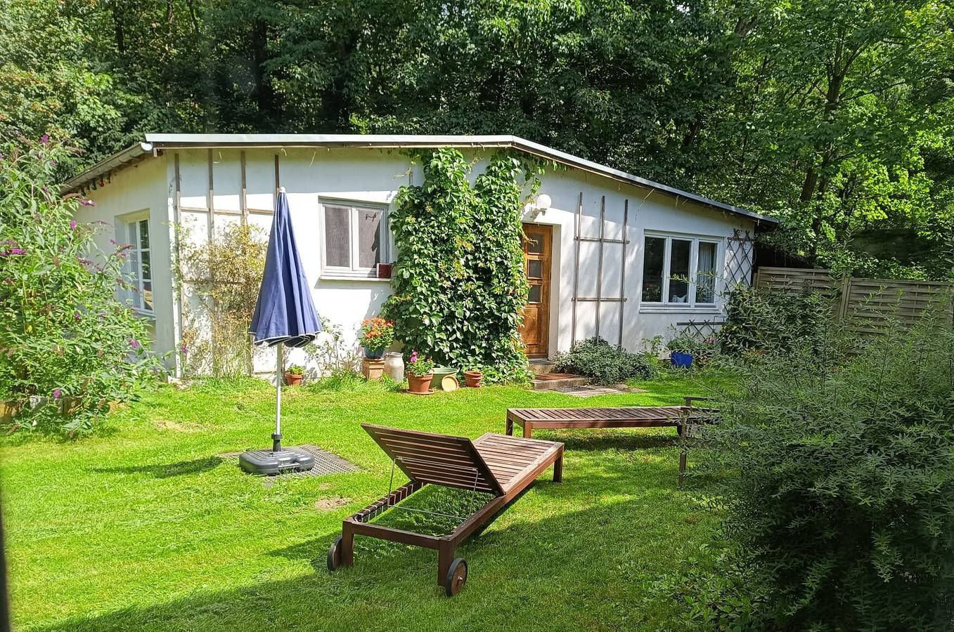 Vakantiehuis 'Gartenhaus in Potsdam' met privéterras, gedeelde tuin en wifi in Wilhelmshorst, Michendorf