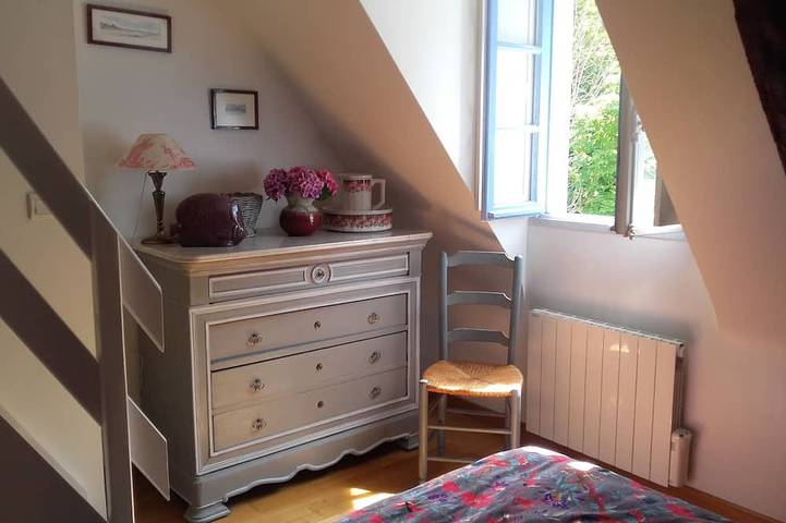 Ganze Wohnung, In einem Herrenhaus mit Parkplatz, nahe dem Meer, dem Markt und dem Stadtzentrum in Dinard, Saint-Malo und Umgebung