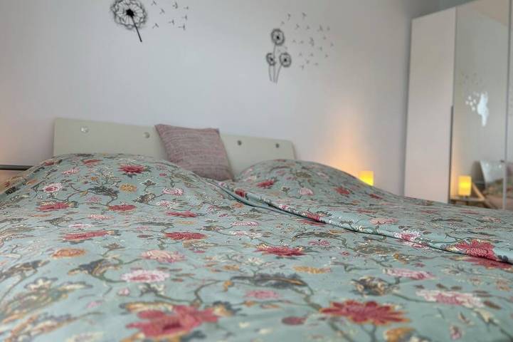 Entire apartment, Ruhrpott Residence - 3-room suite - 70m² with balcony in prime location in Oberhausen, Ruhr district