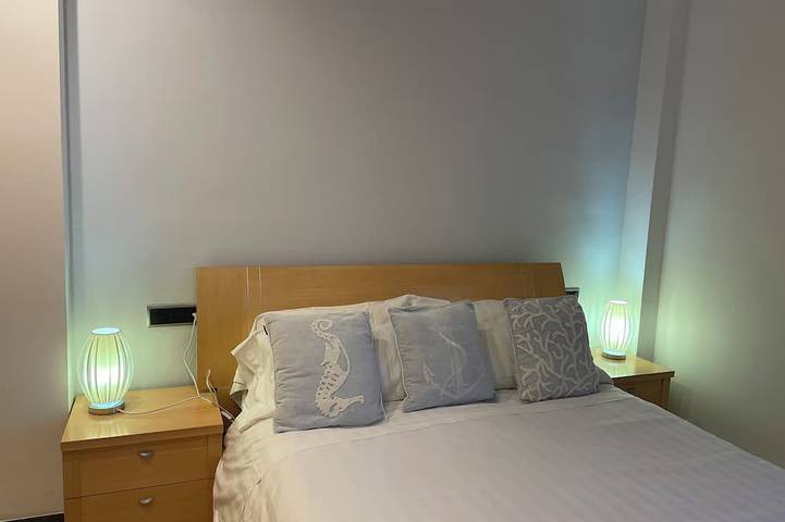 Apartamento entero, Ático de lujo con terraza y jaquzzi las vistas panorámicas al mar in Platja del Cau del Llop (Llanca), Llansá
