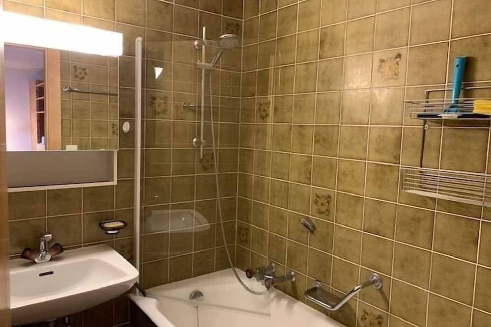 Ganze Wohnung, Aussen : Wohnung im 2. Stock eines Gebäudes, in Chandolin, für 2-4 Personen, Balkon mit Gartenmöbeln in Chandolin, Anniviers