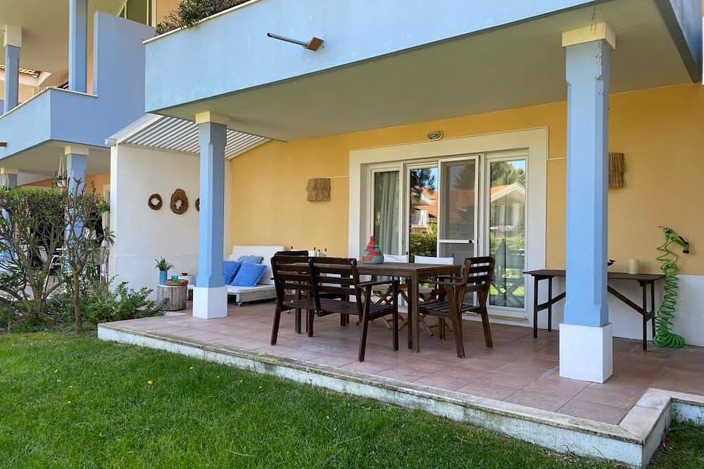 Apartamento entero, 2-bedr. apartment with private garden and terrace, condominium w/ pool in Praia da Comporta, Comporta