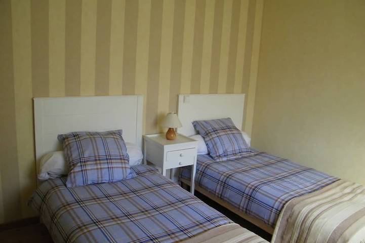 Location de vacances pour 10 personnes, avec terrasse et jardin à Béost - 4