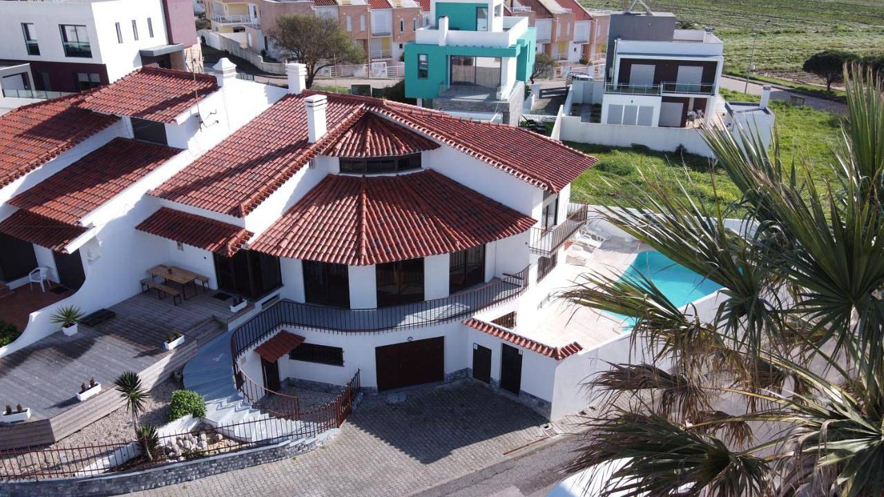 Matias Beach House in Praia da Areia Branca, Lourinhã