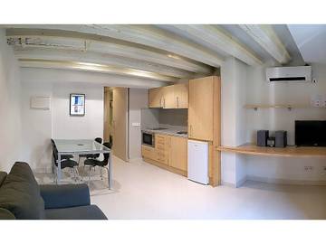 Holiday Apartment for 2 People in Ciutat Vella, Barcelona, Photo 3