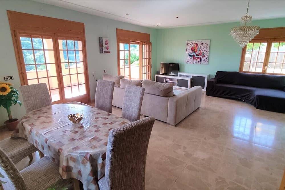 Villa Antonia; Meerblick, privater Pool, Grill, 5 Schlafzimmer in Mataró, Costa del Maresme