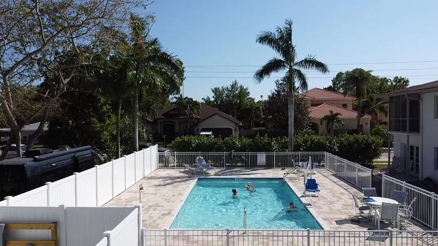 Lägenhet för 2 Personer, med pool samt trädgård och balkong och utsikt - 1