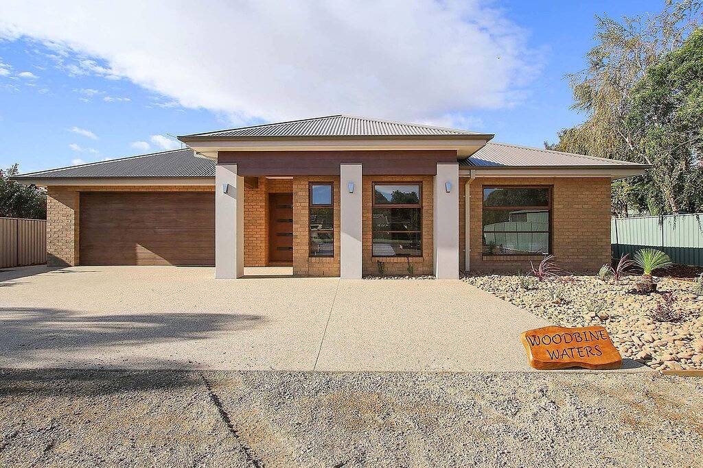 Holiday Home for 10 People in Yarrawonga, Shire of Moira