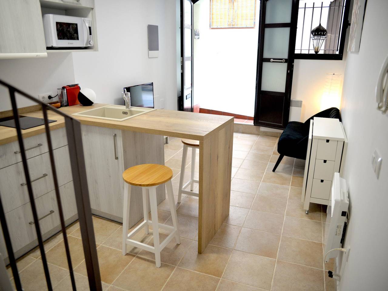 Entire apartment, Charming Village House in Central Peralada with Modern Amenities in Peralada, Upper Empordà