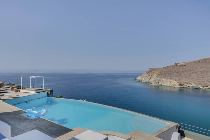 Maison d’hôte pour 4 personnes, avec jardin et jacuzzi, animaux acceptés dans Syros