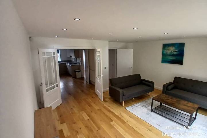 Holiday rental for 8 people, with pool in London