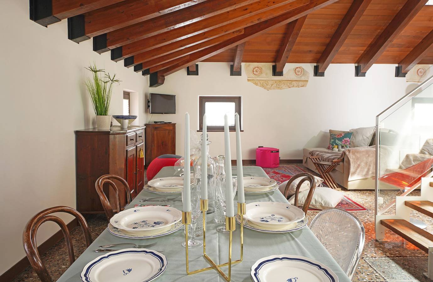 Entire apartment, Peschieraloft in Peschiera del Garda, Garda Mountains