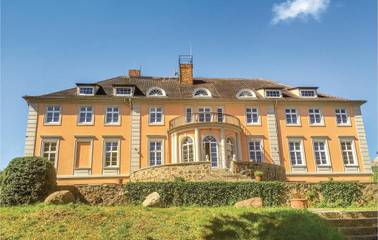 Ferienhaus für 34 Personen, mit Garten und Terrasse sowie Pool und Sauna, mit Haustier in Brandenburg