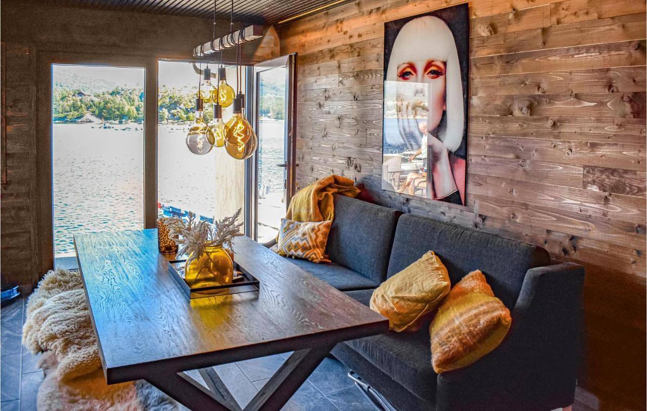 One-Bedroom Holiday Home in Fitjar