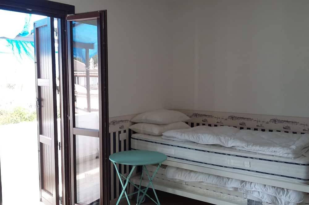 Detached house on 2 levels near the sea, newly renovated, super-equipped in Torre Olevola, Agro Pontino