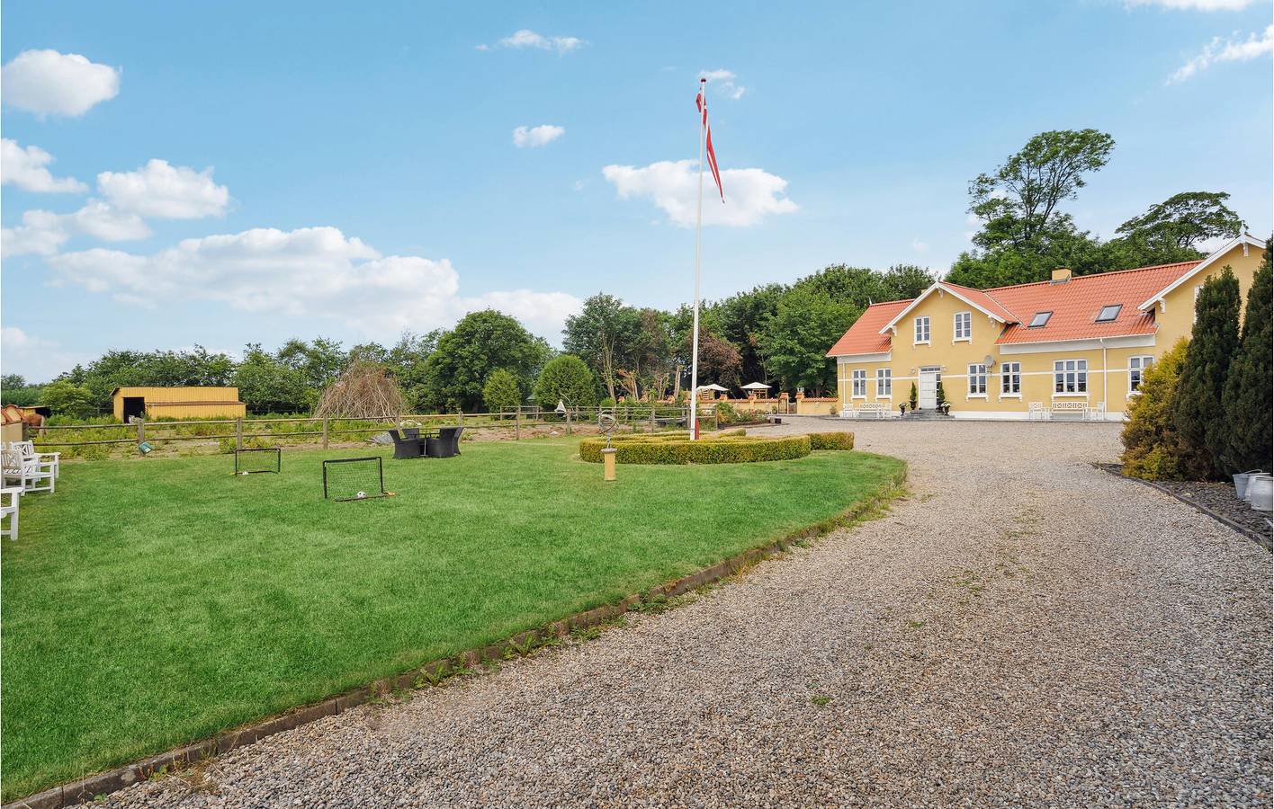Ferienhaus für 24 Personen mit Pool in Vejen