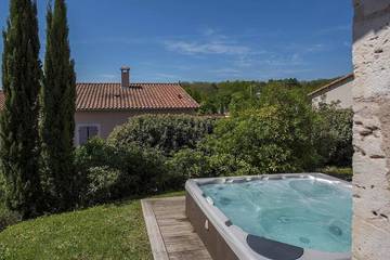 Cottage pour 4 personnes, avec jardin et terrasse ainsi que piscine et jacuzzi, animaux acceptés dans Forêt domaniale de Grésigne