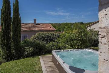 Maison de vacances pour 4 personnes, avec terrasse ainsi que jardin et jacuzzi, animaux acceptés à Castelnau-de-Montmiral