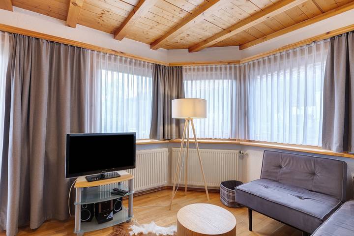 Holiday Home 'Auszeit' with Mountain View, Private Terrace and Wi-Fi in Donaueschingen, Central Black Forest