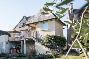 Gîte pour 6 personnes, avec jardin à Le Lardin-Saint-Lazare