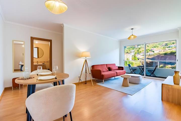 Hel lejlighed, Casa Sol – Modern Apartment in Central Caniço with Pool and Parking in Caniço, Maderia