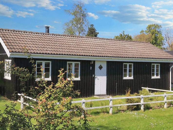 Ferieudlejning for 6 personer, med Terrasse og Have i Rødvig