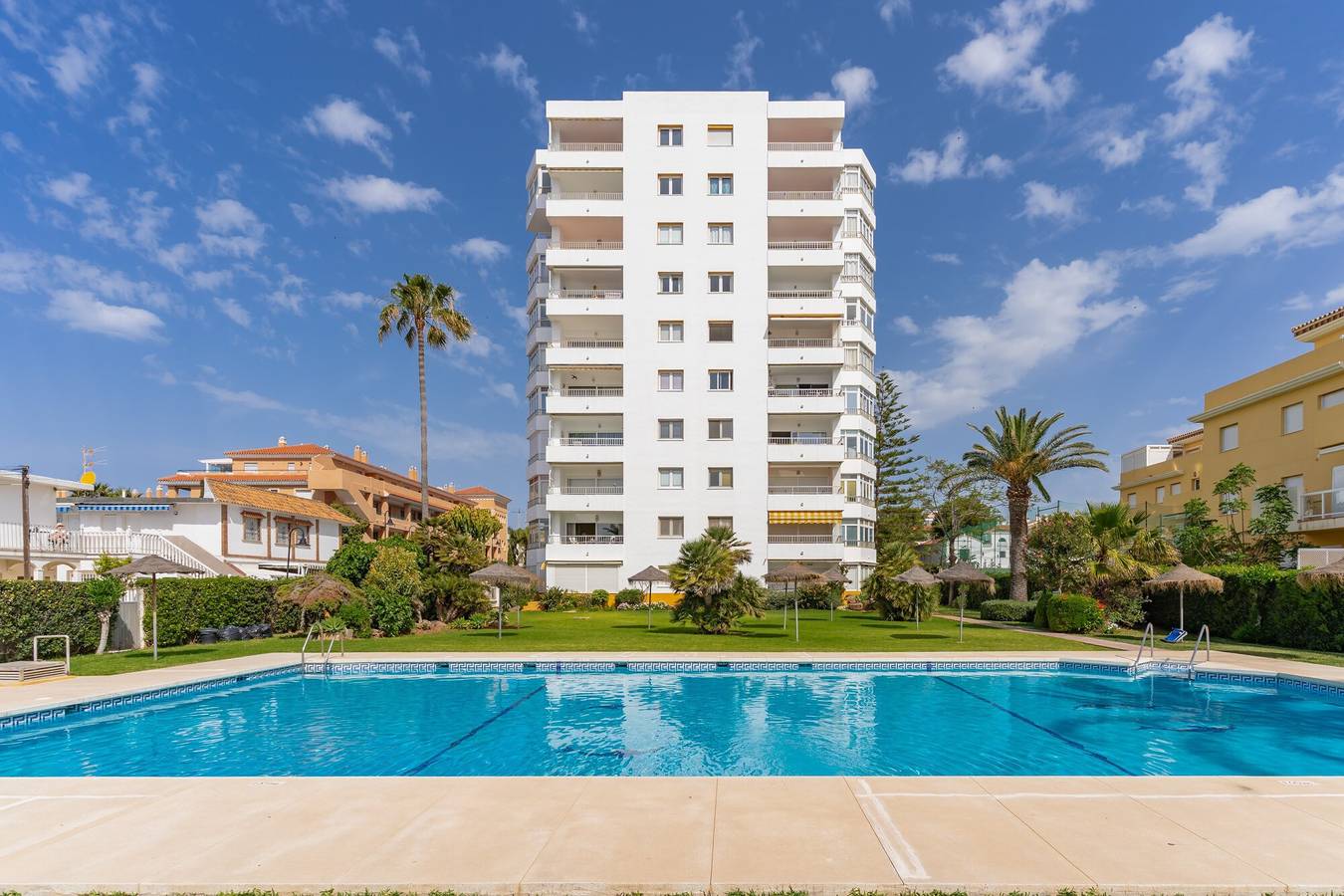 Estudio entero, Estudio 'Butiplaya' con vistas al mar, Wi-Fi y aire acondicionado in La Cala de Mijas, Mijas