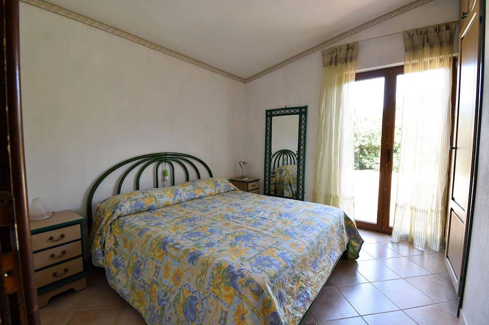 Villa with shared pool and sea view in Costa Paradiso, Trinità d'Agultu e Vignola und Umgebung