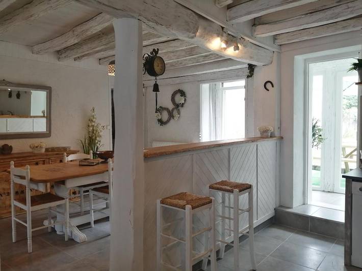 Location de vacances pour 8 personnes, avec Balcon et Terrasse ainsi que Jardin et Piscine dans Izaourt