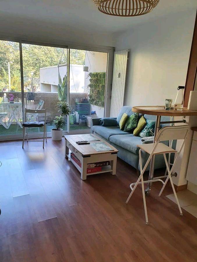 Gîte pour 4 personnes, avec balcon dans Gare De Bellevue