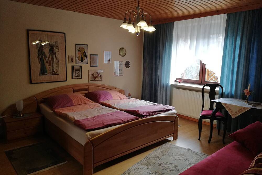 Ganze Wohnung, Große  sonnige Ferienwohnung, eigener Eingang in Wiener Alpen in Niederösterreich
