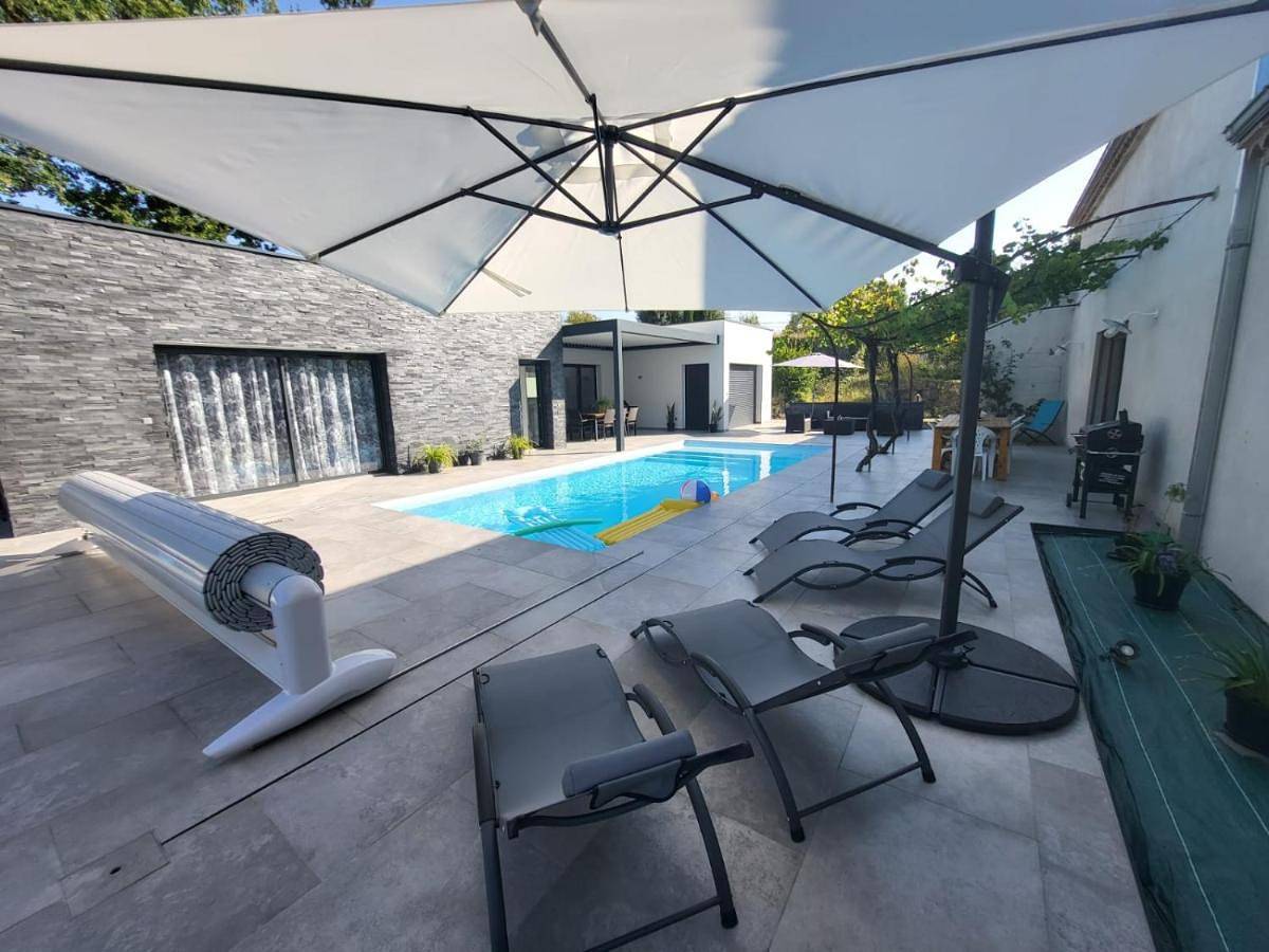 Double Room with Pool View in Caussade, Quercy