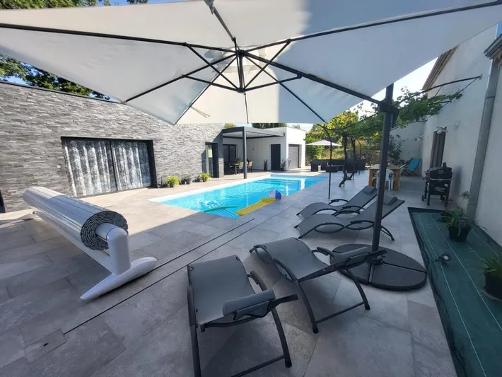 Casa de huéspuedes para 4 personas, con vistas además de jardín y piscina - 1