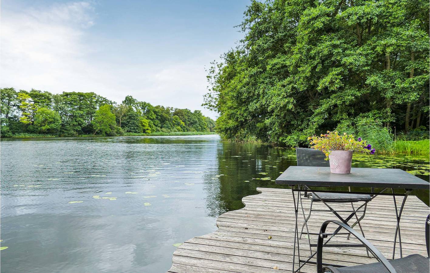 Ganze Ferienwohnung, Charmante Wohnung mit Terrasse, Parkplatz & WiFi bei Passow in Passow, Ludwigslust-Parchim