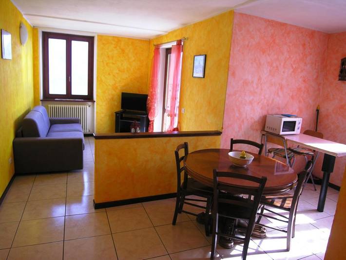 Ferienwohnung für 5 Personen, mit Balkon und Ausblick sowie Seeblick in Santa Maria Rezzonico - 2