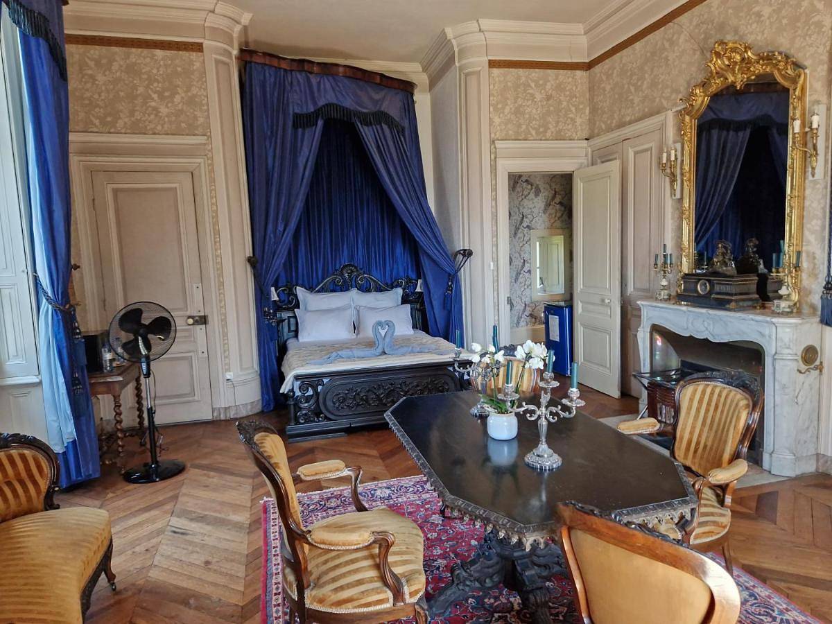 Family Junior Suite in Saint-Bonnet-les-Oules, Montbrison