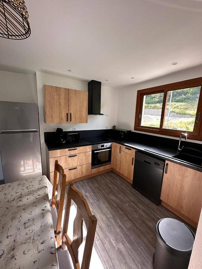 Gîte pour 4 personnes, avec vue et balcon à La Roche-de-Rame
