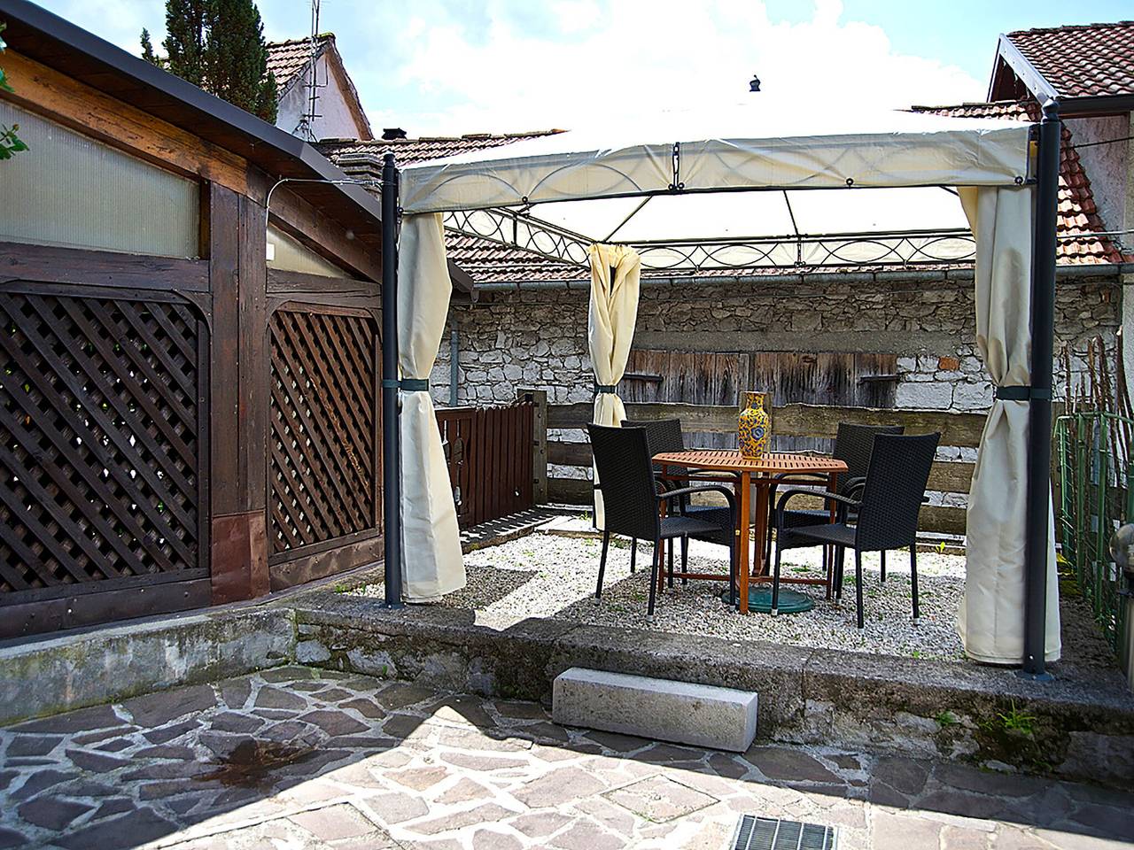 Cottage in Italia con camino alpino in Ponte nelle Alpi, Prealpi Carniche