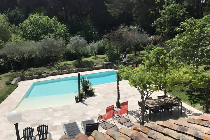 Magnífica moradia totalmente equipada a 10 min de Aix in Ventabren, Costa mediterrânica (França)
