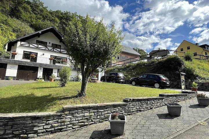 Ferienhaus für 10 Personen, mit Balkon und Garten in Beilstein