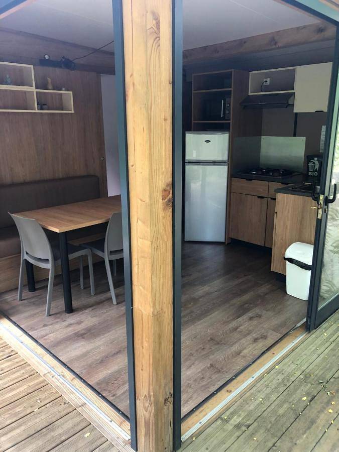 Location de vacances pour 3 personnes, avec terrasse et bassin pour enfant ainsi que vue et piscine à Colombier-le-Vieux - 3