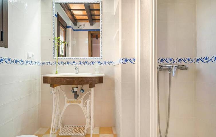 Casa rural para 8 personas, con jardín y piscina además de vistas y balcón en Prado del Rey - 4