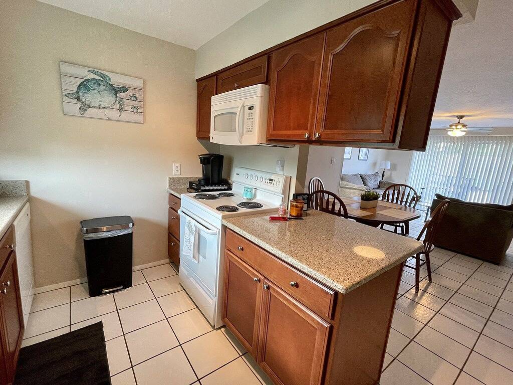 Ganze Wohnung, 🌴 Spacious Condo W Heated Pool & Nearby Beaches And Airports🌴 in Largo, Pinellas County