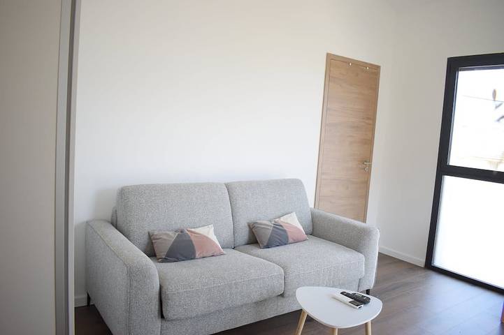 Location de vacances pour 8 personnes, avec jardin dans Plage De Grigione San Martino Di Lota